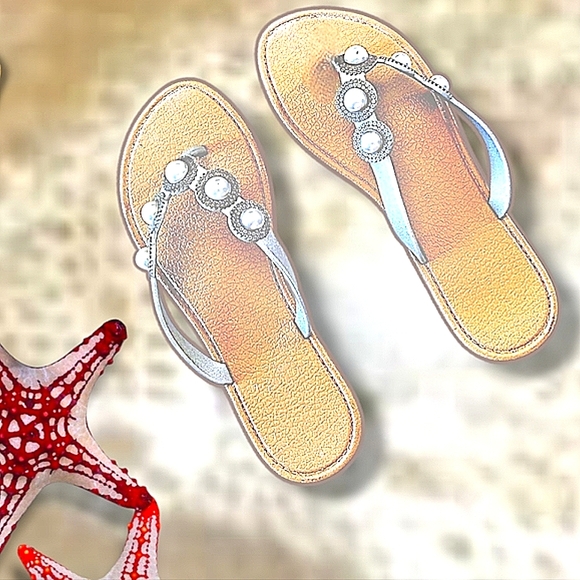 💙 Beaded Embellished Flip Flops So Adorable!! - Picture 3 of 5